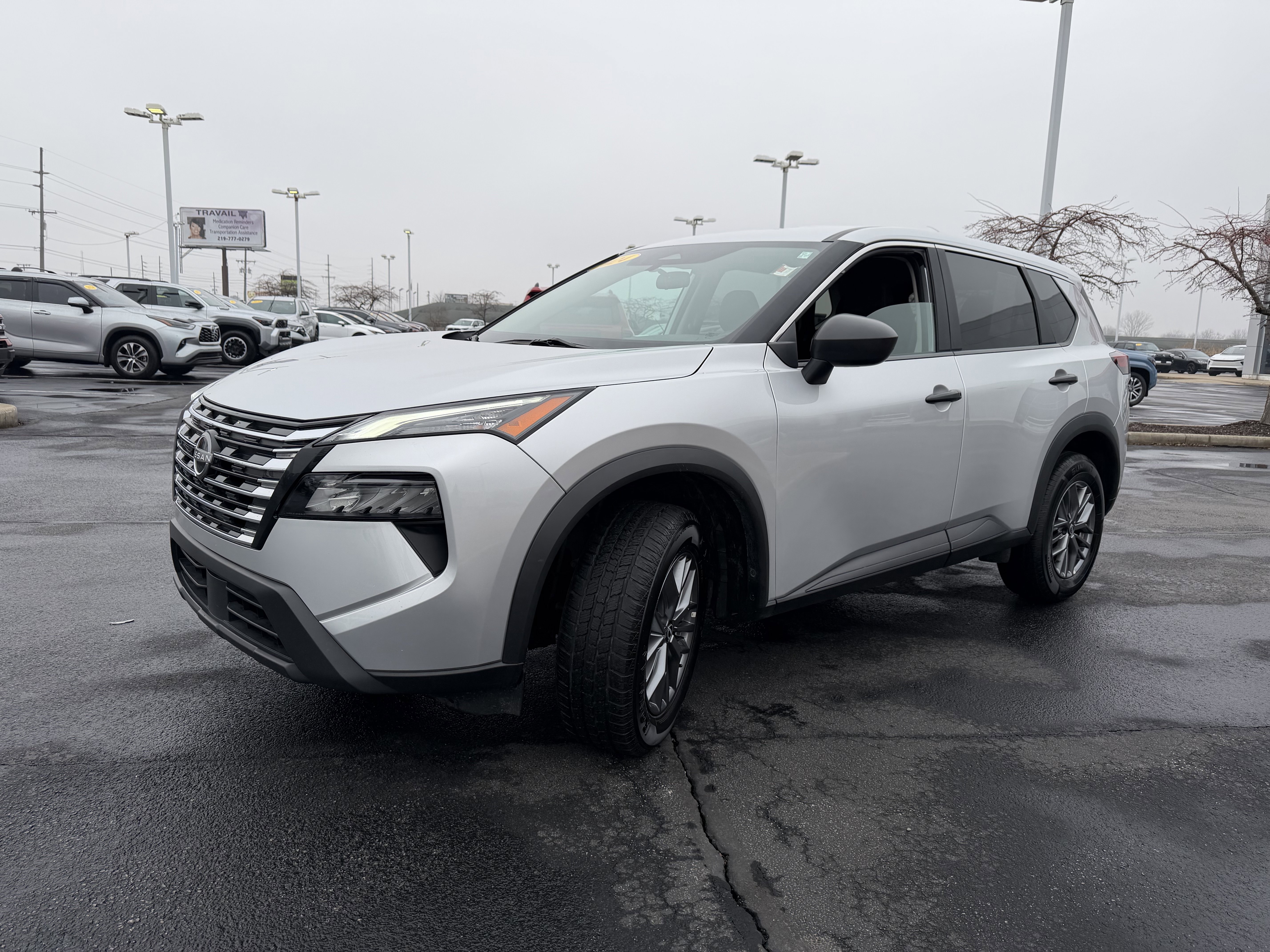 Used 2024 Nissan Rogue S AWD/4WD image 4