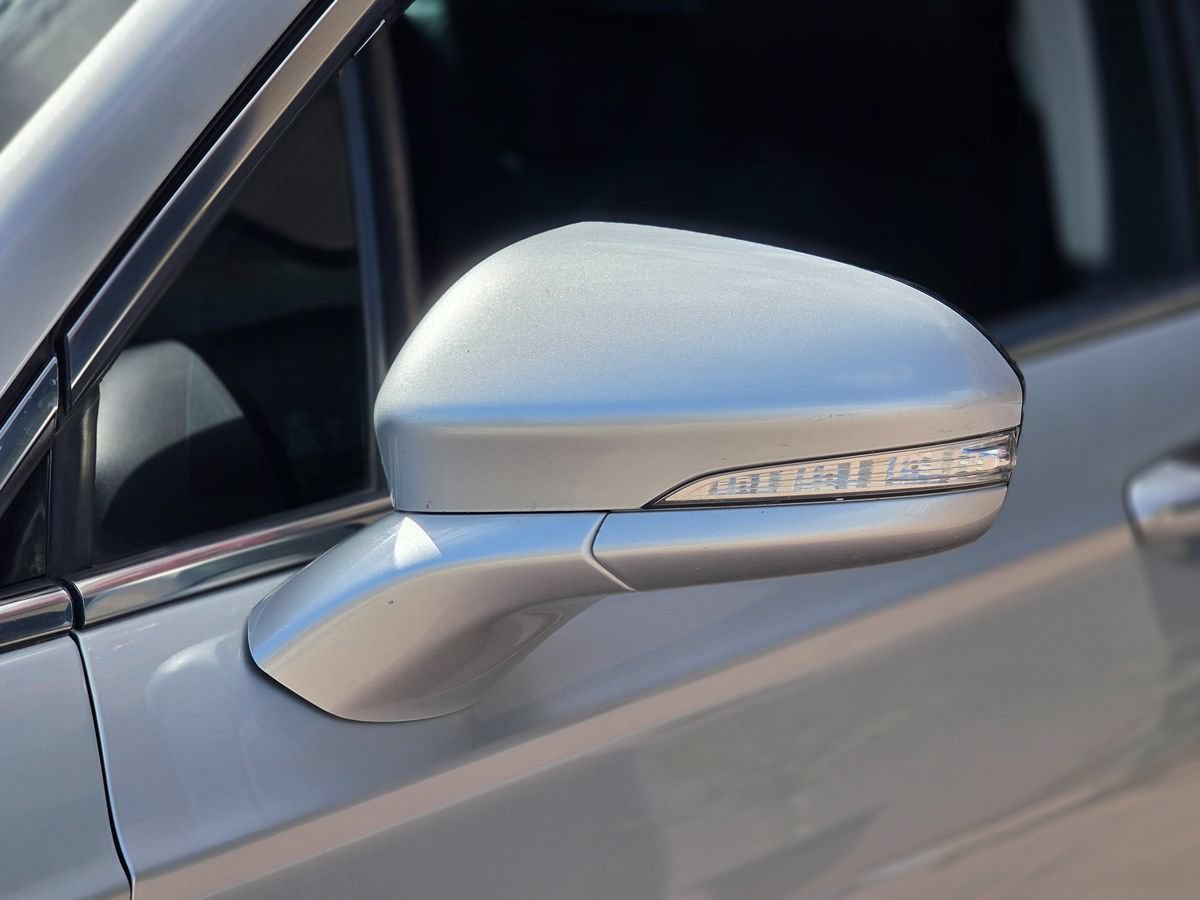 Used 2017 Ford Fusion Energi Titanium FWD image 8