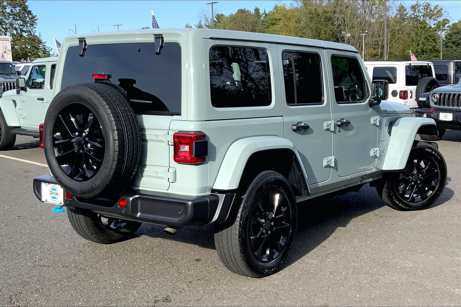 Used 2024 Jeep Wrangler Unlimited Sahara w/ Technology Group AWD/4WD image 12