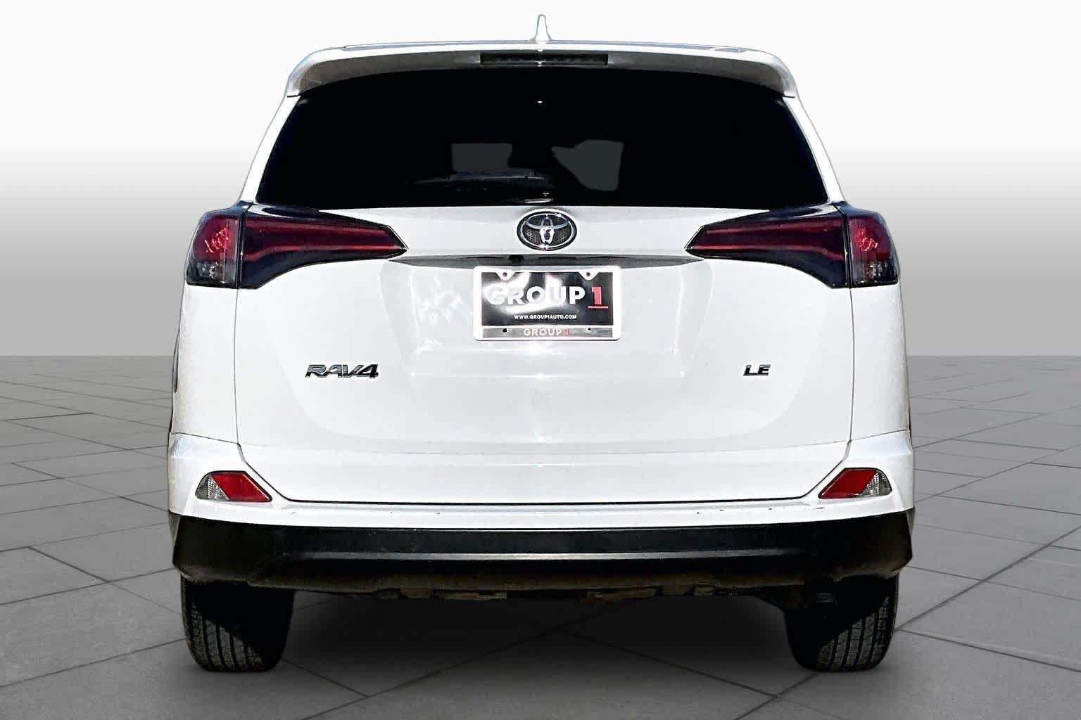 Used 2018 Toyota RAV4 LE FWD image 5