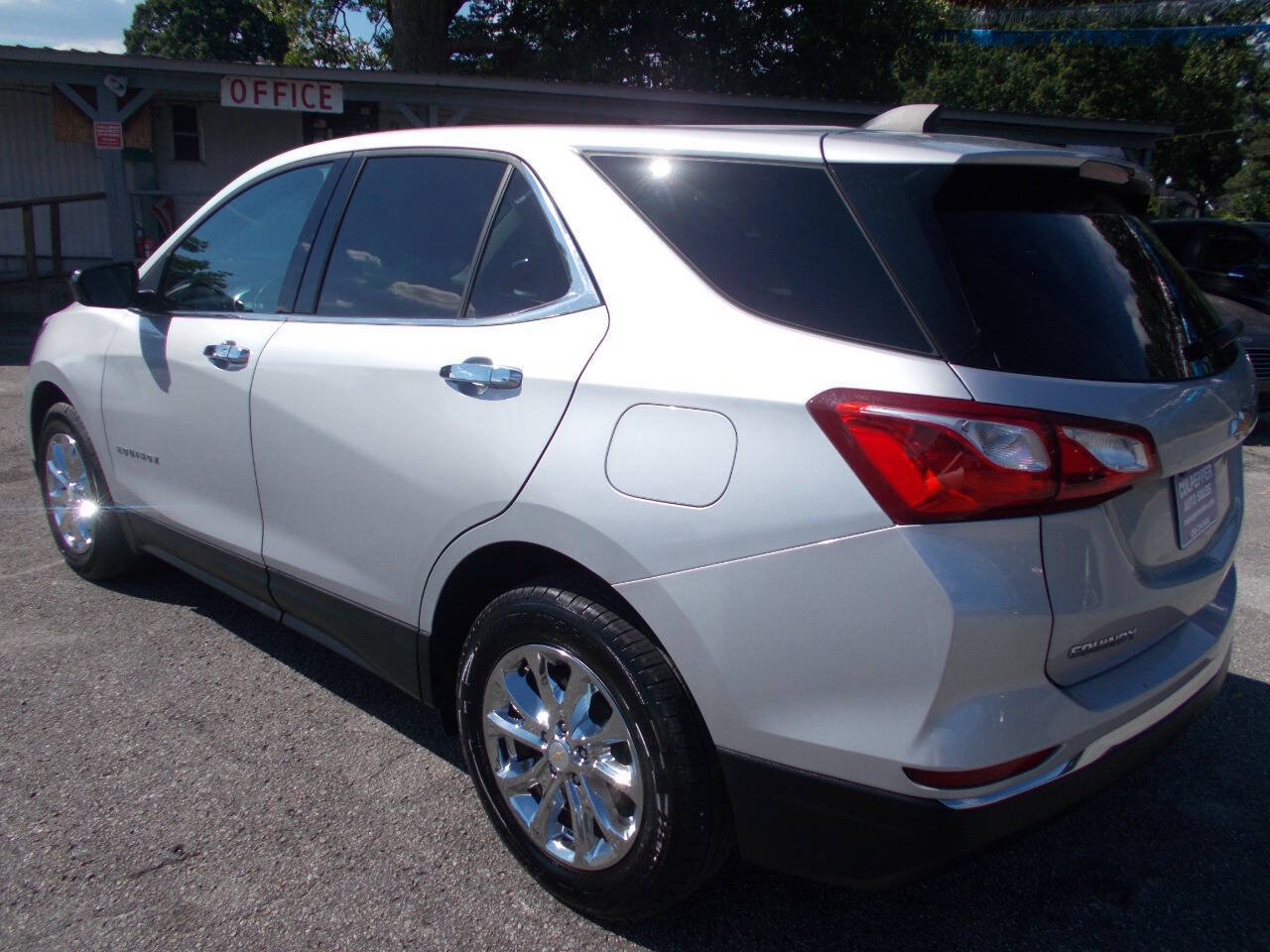 Used 2020 Chevrolet Equinox LT FWD image 16