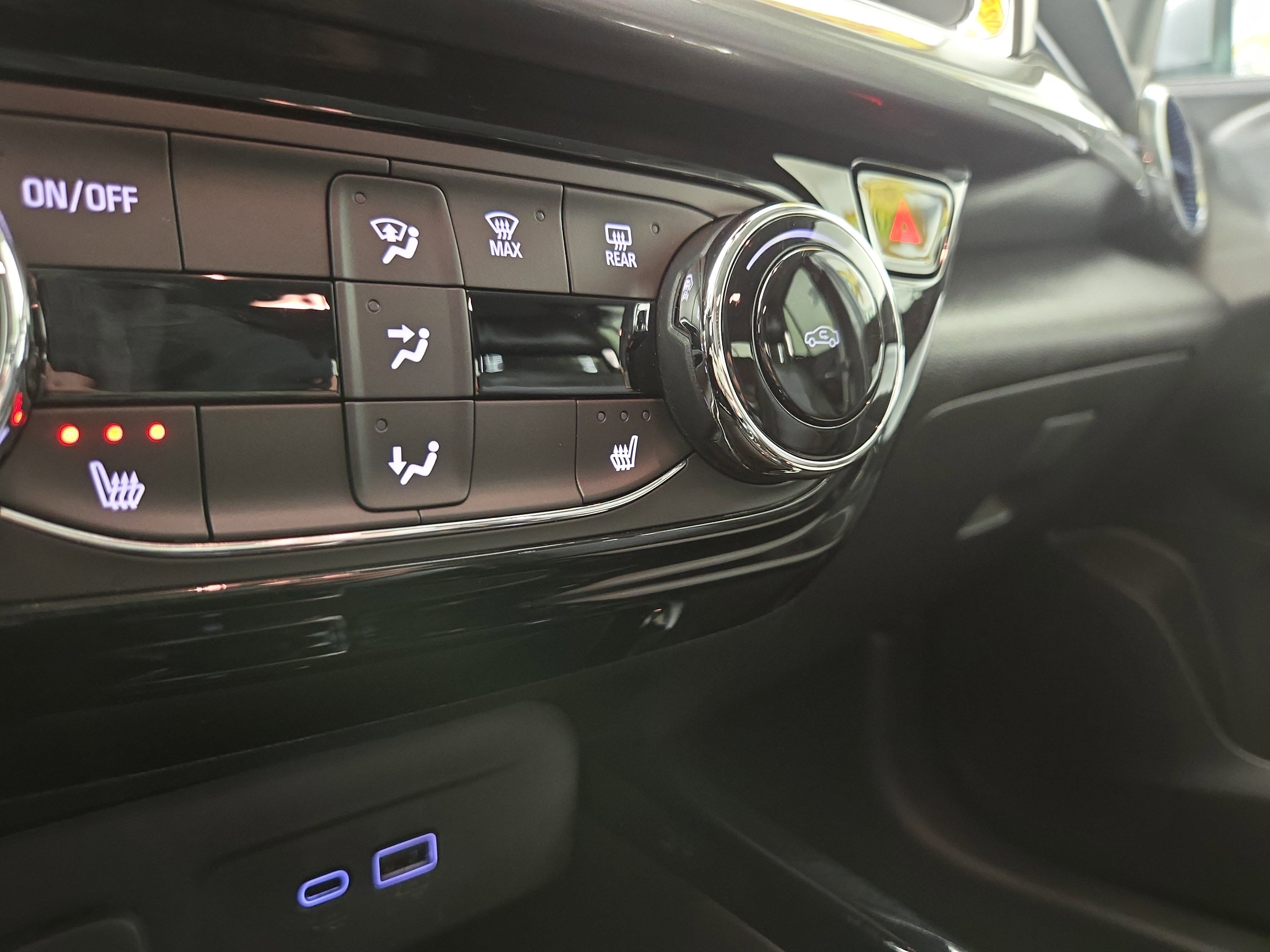 Used 2025 Chevrolet Trax LT w/ LT Convenience Package image 26