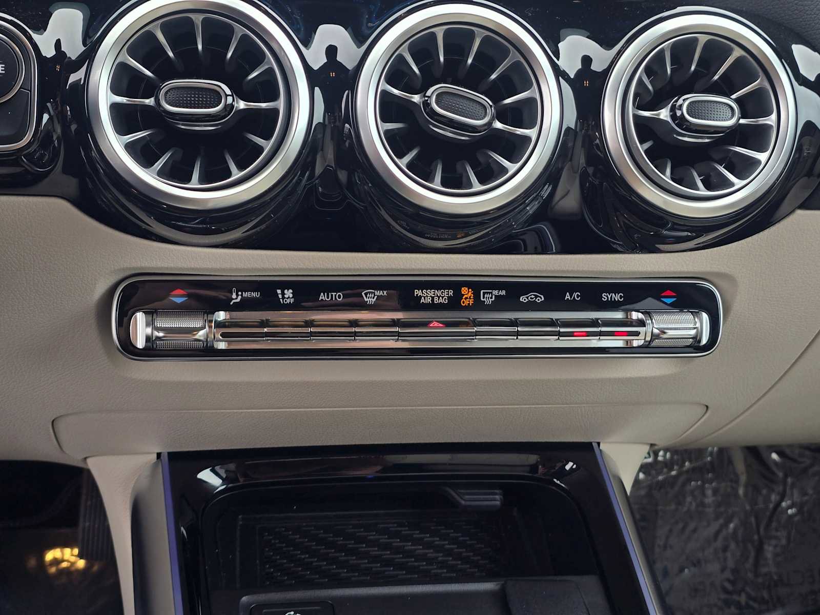 Used 2025 Mercedes-Benz GLA 250 4MATIC image 29