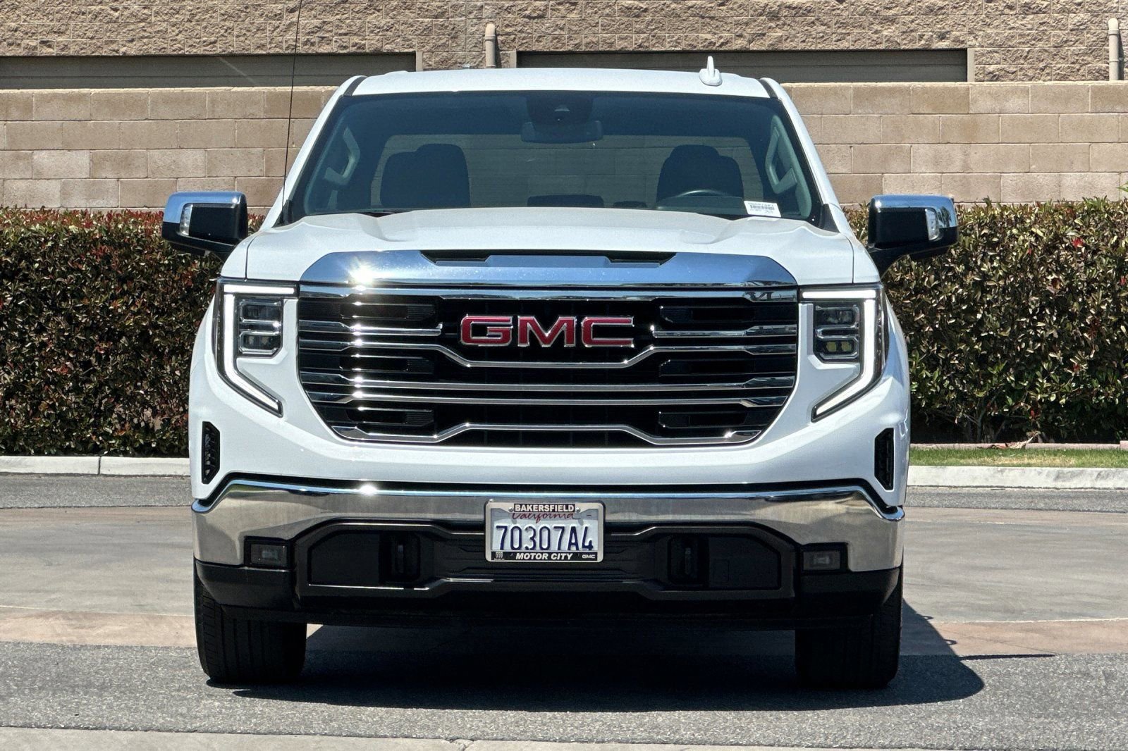 Used 2025 GMC Sierra 1500 SLT RWD image 9
