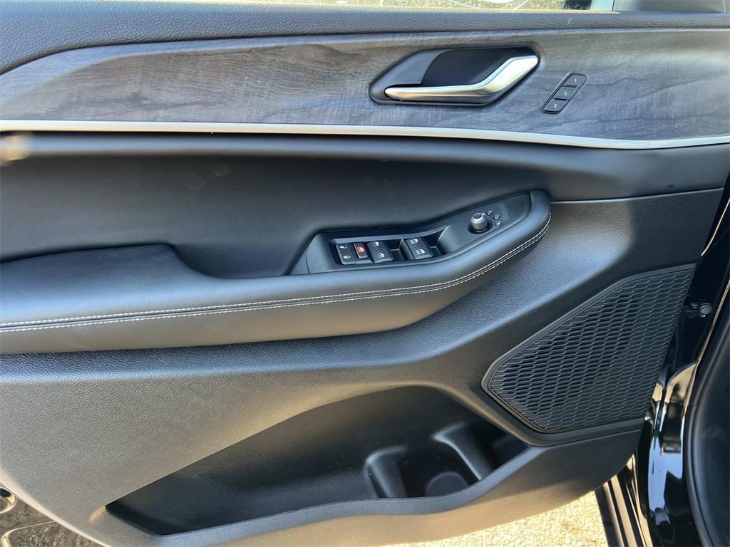 New 2025 Jeep Grand Cherokee L Limited image 11