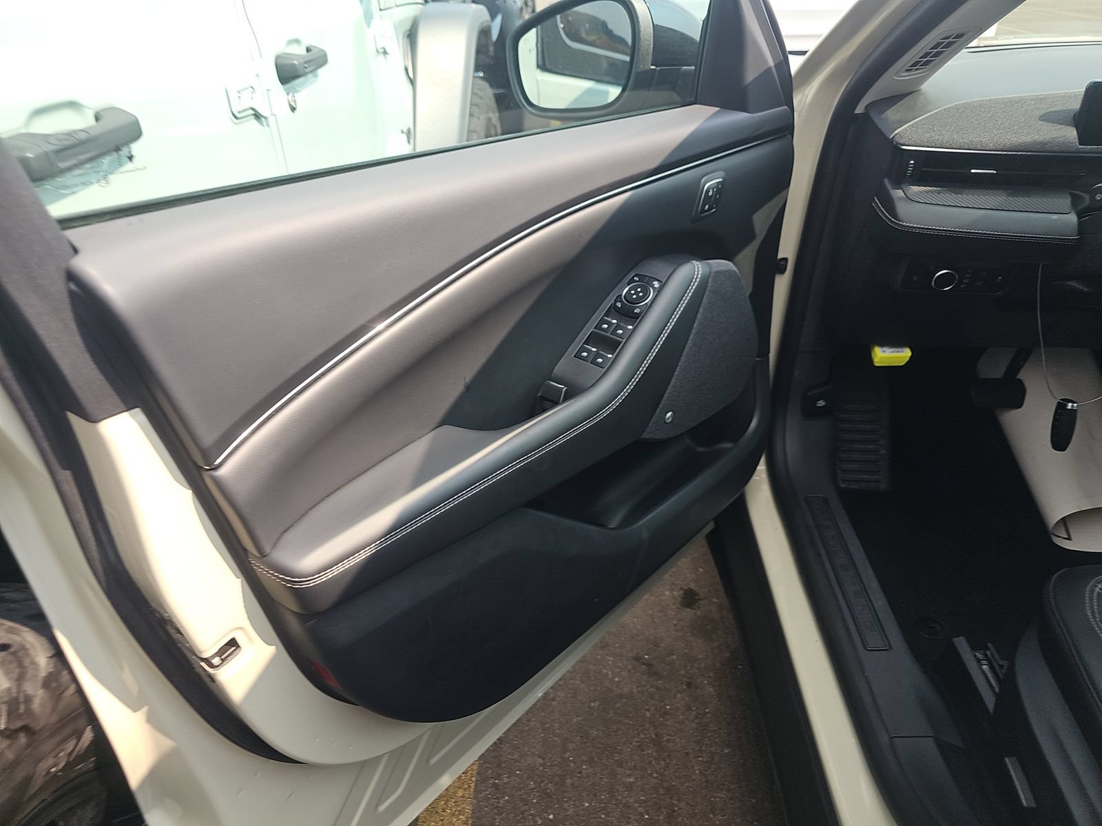 Used 2025 Ford Mustang Mach-E Premium AWD/4WD image 8