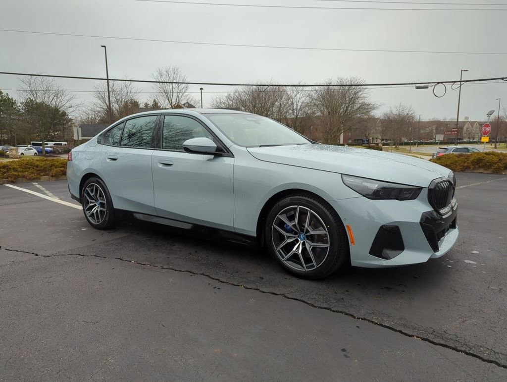 New 2024 BMW i5 eDrive40i w/ M Sport Package