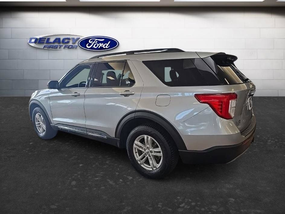Used 2023 Ford Explorer XLT w/ Equipment Group 202A AWD/4WD image 4