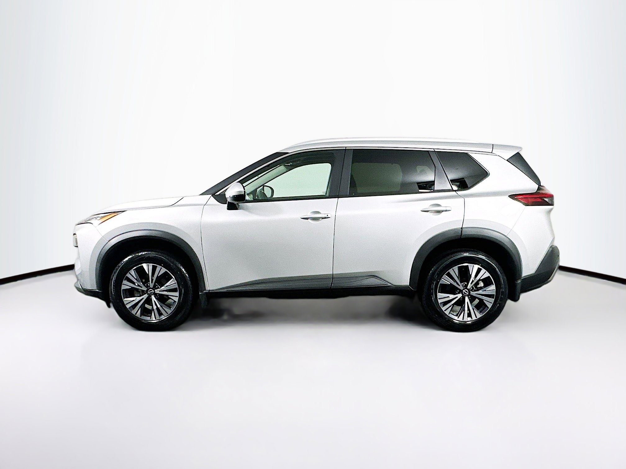 Used 2023 Nissan Rogue SV w/ SV Premium Package image 4