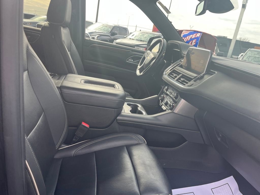 Used 2023 Chevrolet Suburban Premier image 31