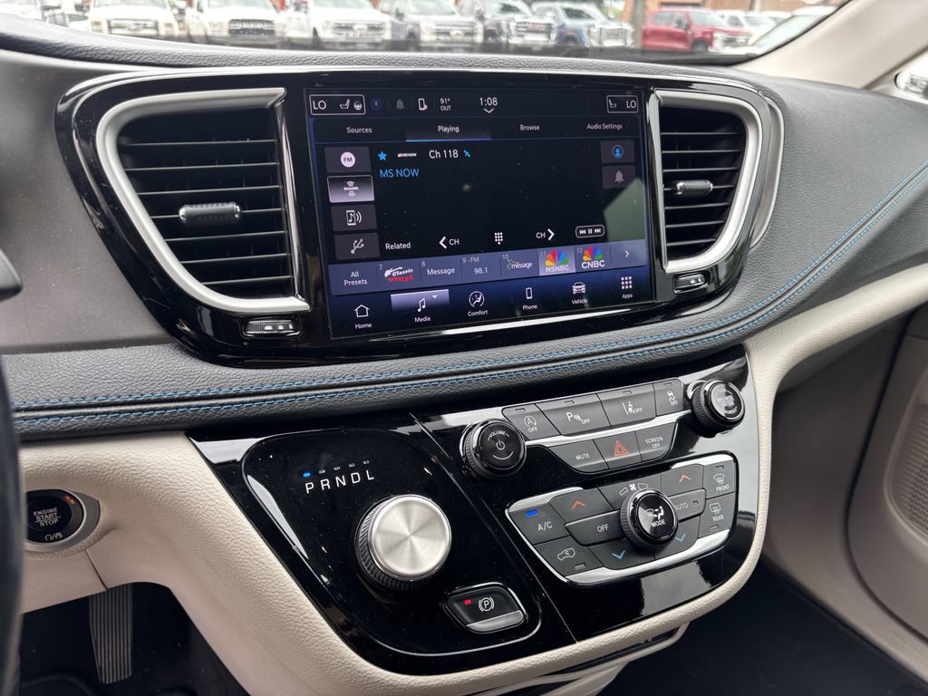 Used 2021 Chrysler Pacifica Touring w/ Cold Weather Group FWD image 10