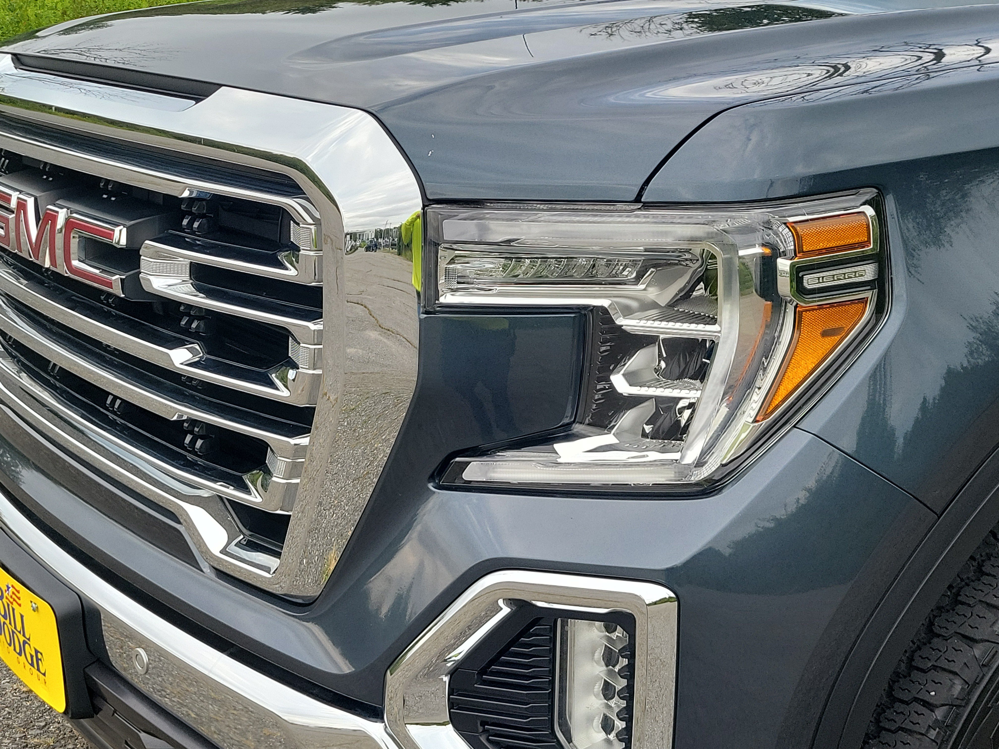 Used 2019 GMC Sierra 1500 SLT w/ SLT Premium Plus Package AWD/4WD image 9