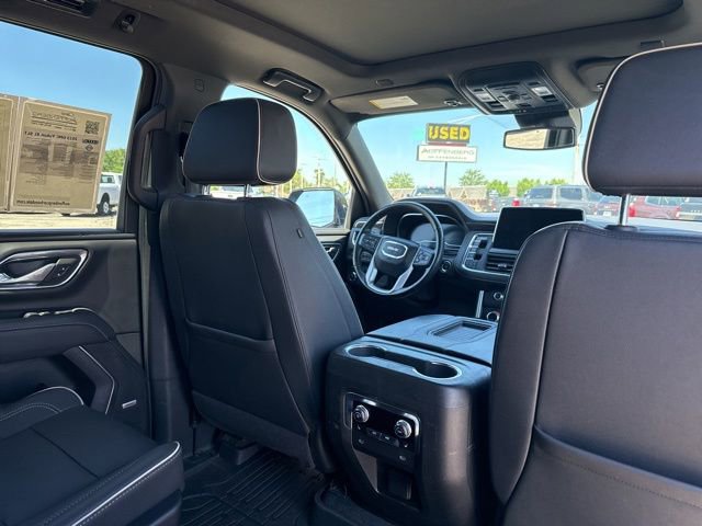 Used 2023 GMC Yukon XL SLT w/ SLT Premium Package AWD/4WD image 13