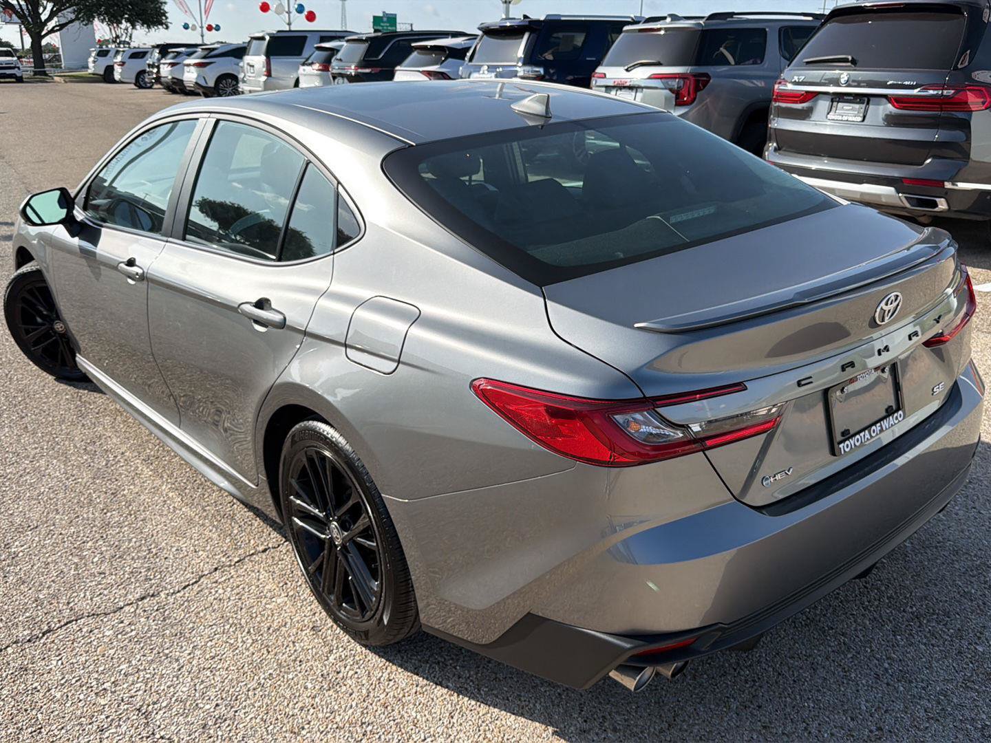 Used 2025 Toyota Camry SE FWD image 5