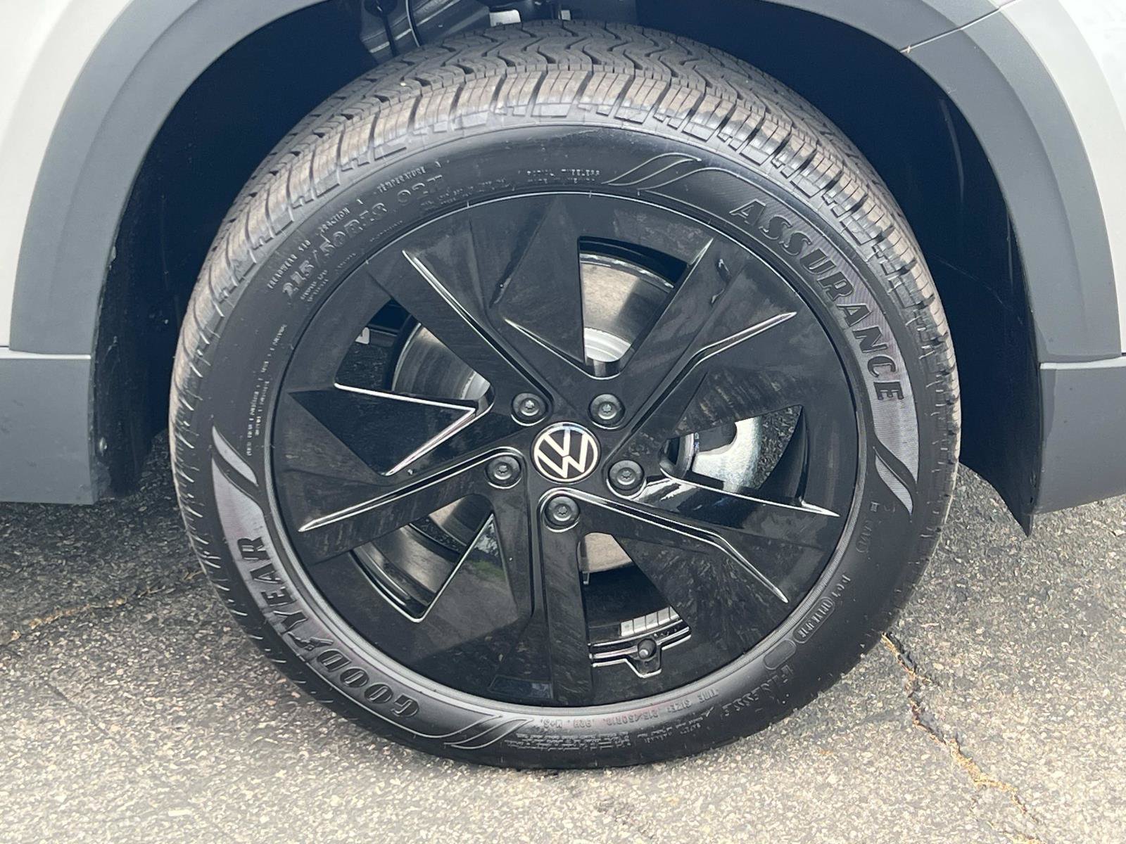 New 2026 Volkswagen Taos SE FWD image 29