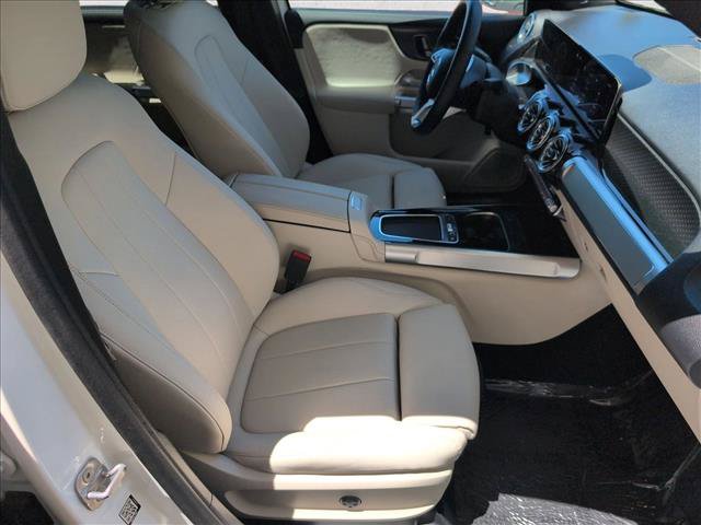 Used 2025 Mercedes-Benz GLB 250 4MATIC w/ Winter Package image 21