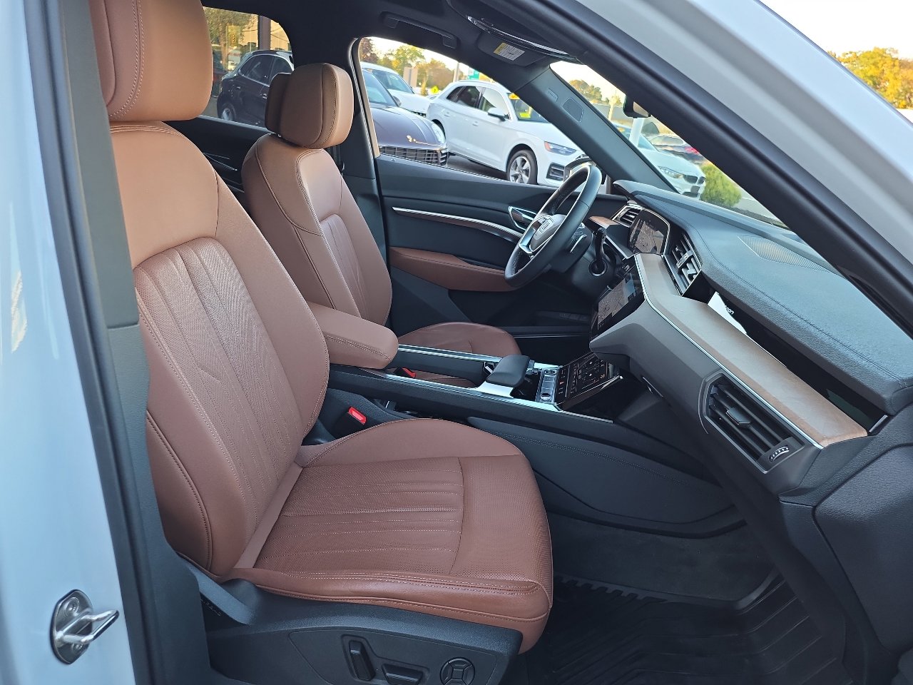 Used 2024 Audi Q8 e-tron Premium Plus w/ Premium Plus Package image 47