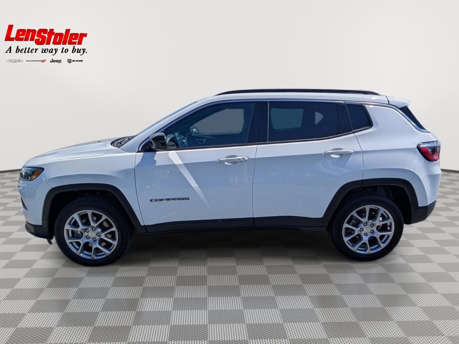 Used 2023 Jeep Compass Latitude AWD/4WD image 2