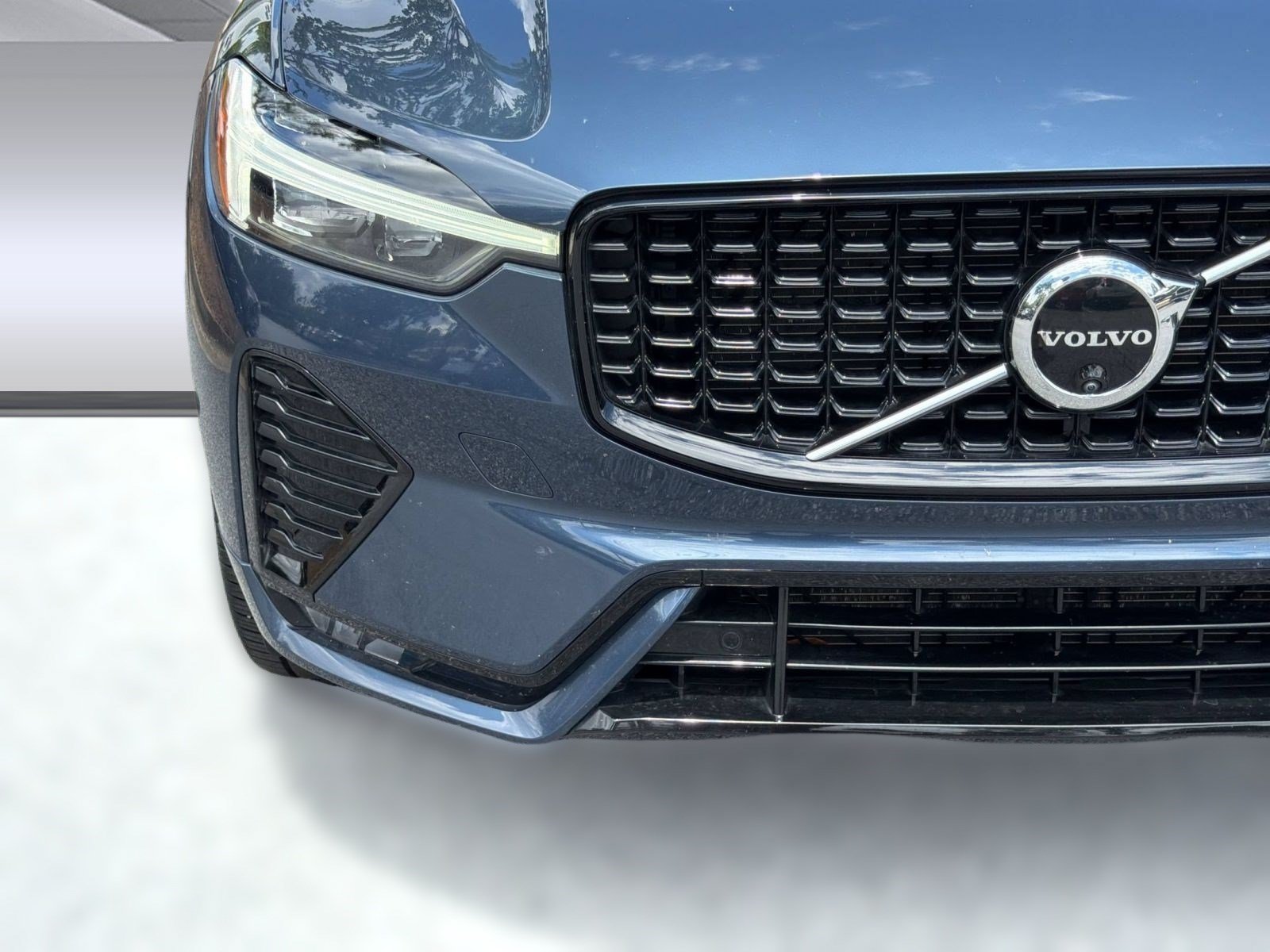 Certified 2024 Volvo XC60 B5 Ultimate w/ Protection Package Premier AWD/4WD image 11