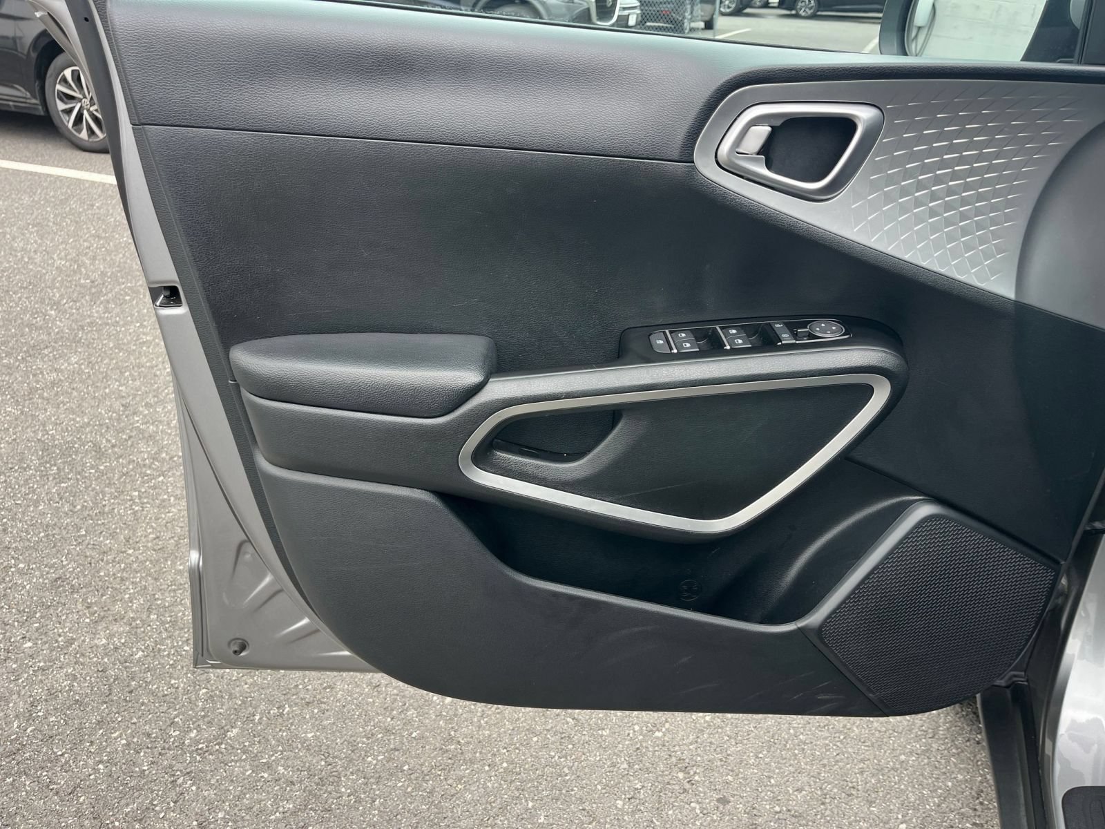 Used 2025 Kia Soul LX w/ LX Technology Package FWD image 18