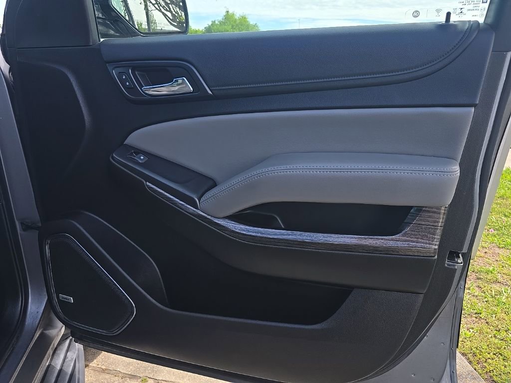 Used 2020 Chevrolet Suburban LT RWD image 30
