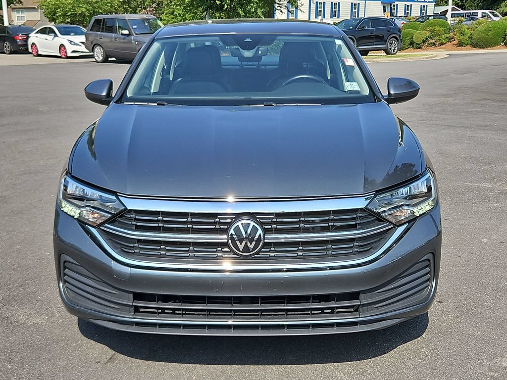 Used 2024 Volkswagen Jetta SE FWD image 2