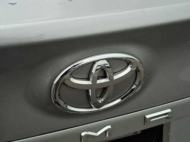 Used 2020 Toyota Camry LE FWD image 22