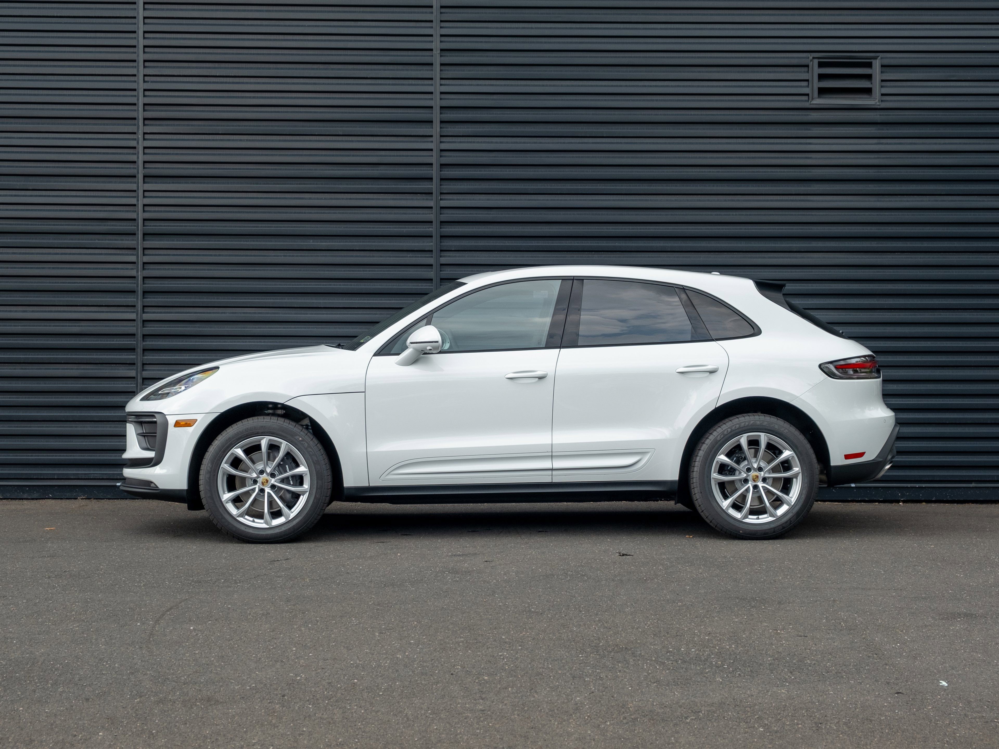 Certified 2026 Porsche Macan image 2