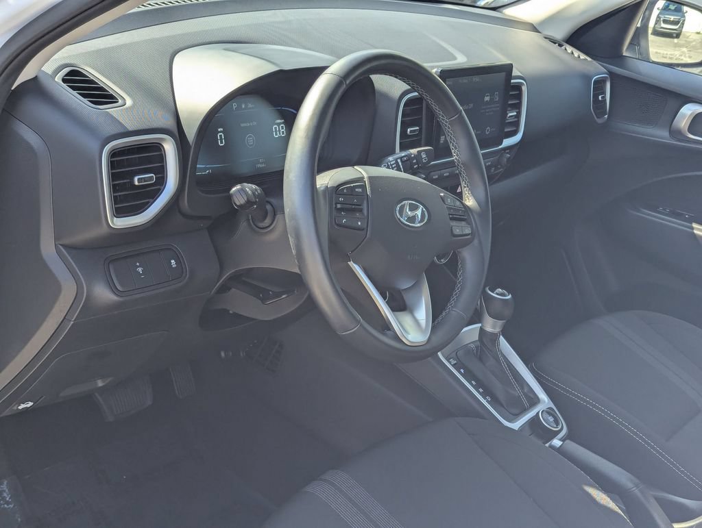 Used 2025 Hyundai Venue SEL FWD image 15