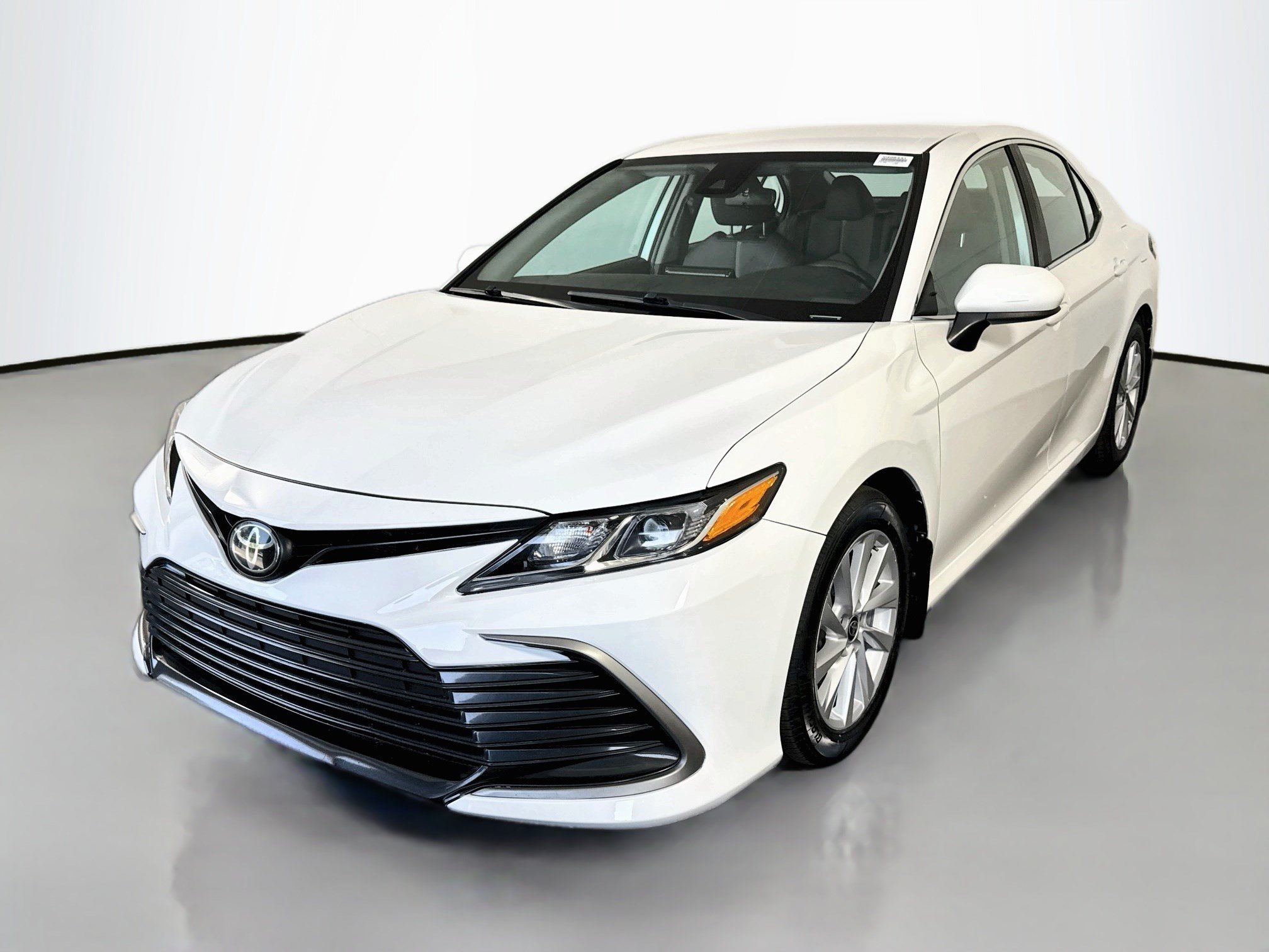 Used 2021 Toyota Camry LE FWD image 4