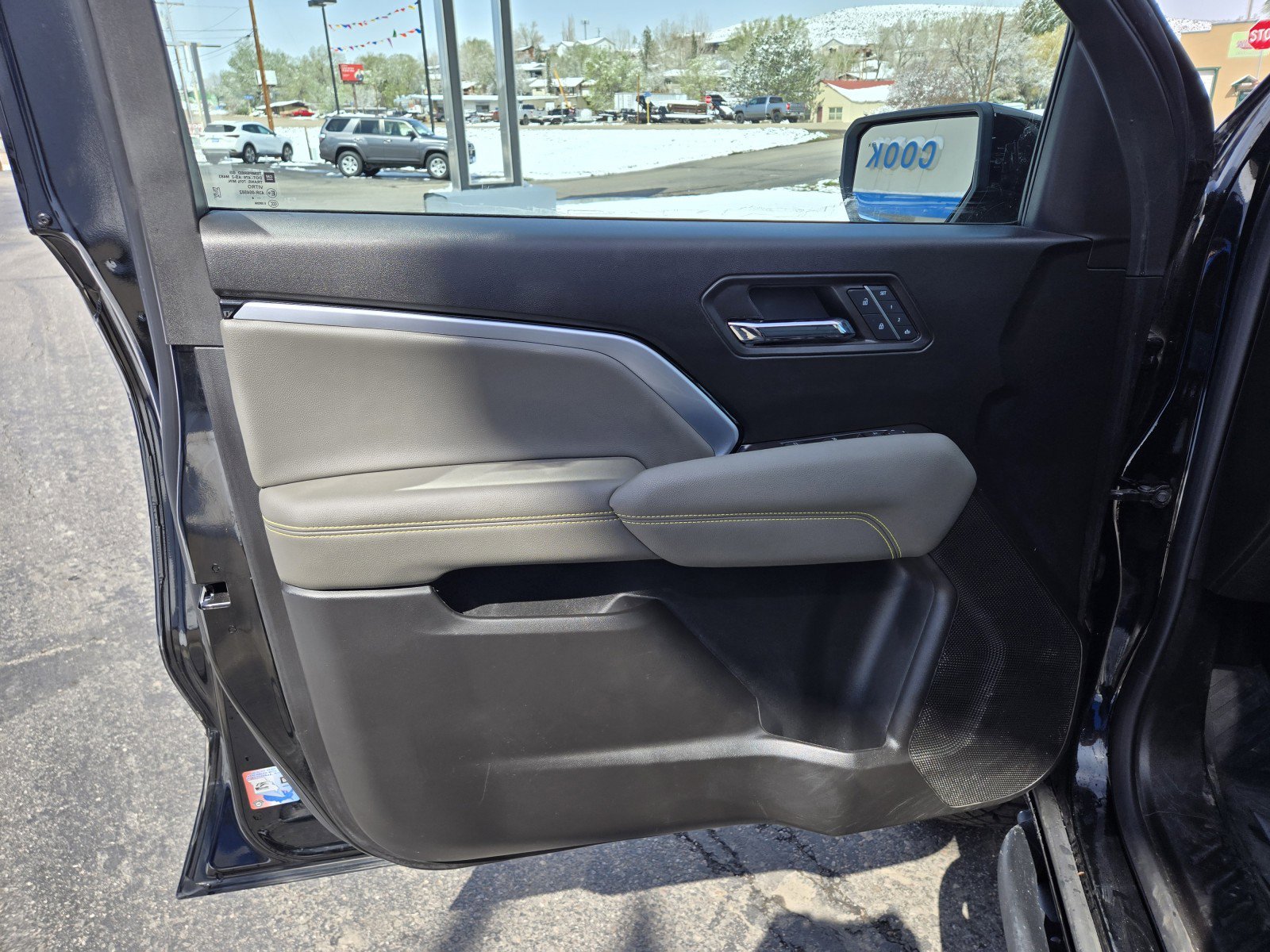 Used 2024 Chevrolet Colorado ZR2 w/ ZR2 Convenience Package III AWD/4WD image 14
