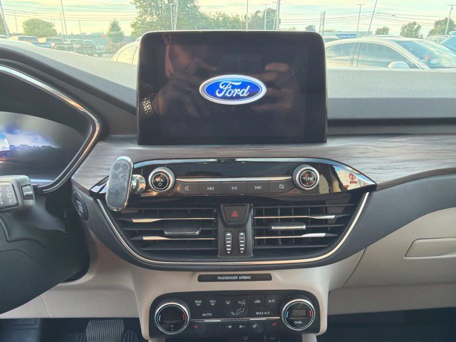 Used 2020 Ford Escape Titanium AWD/4WD image 25