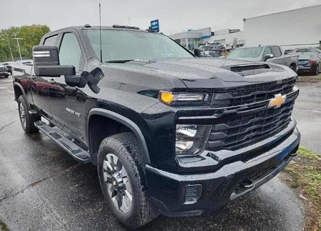 Used 2024 Chevrolet Silverado 2500 Custom w/ Custom Value Package