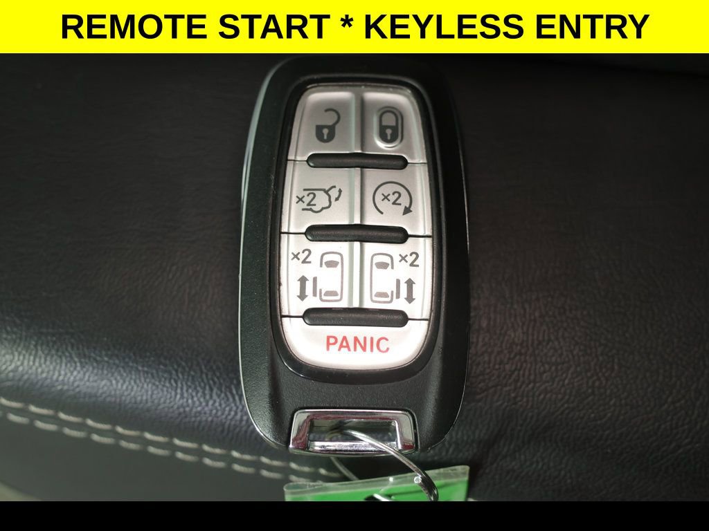 Used 2025 Chrysler Pacifica Select FWD image 10