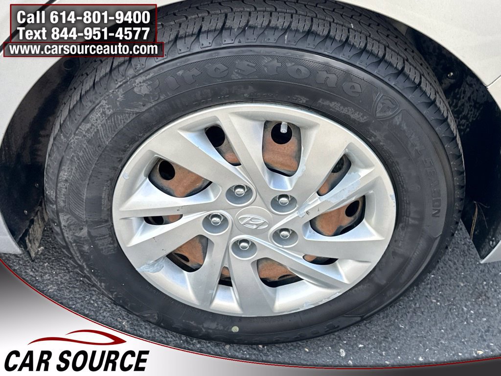Used 2020 Hyundai Elantra SE FWD image 24