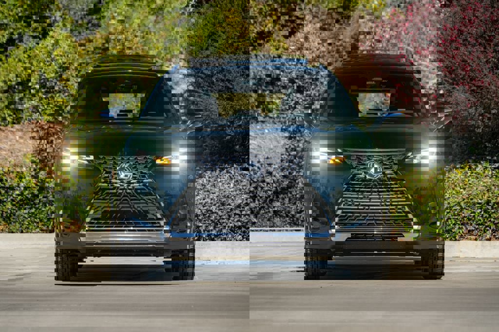 New 2026 Lexus UX 300h FWD image 3