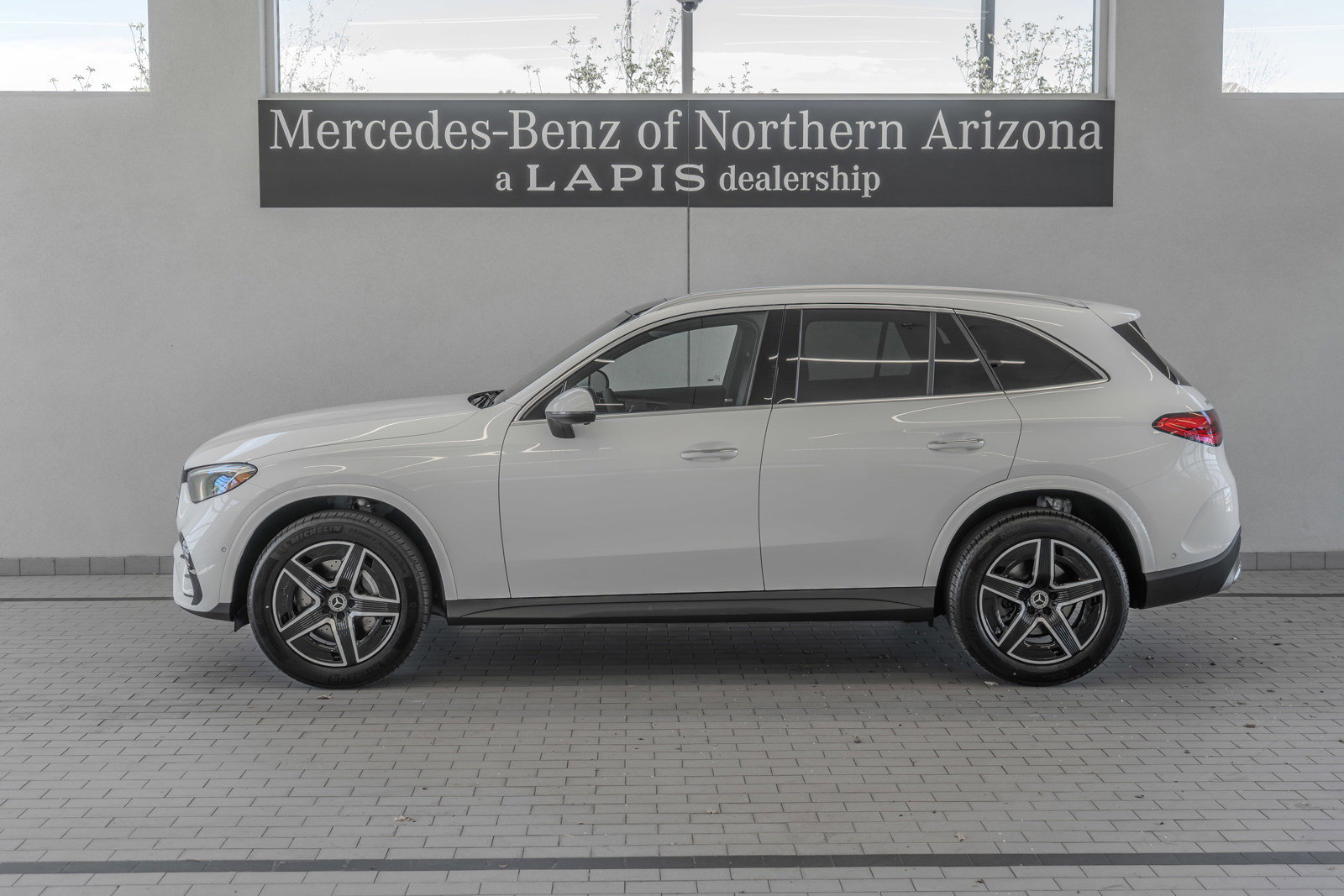 New 2025 Mercedes-Benz GLC 300 4MATIC image 2