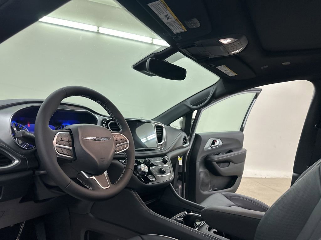 New 2026 Chrysler Pacifica Limited image 26