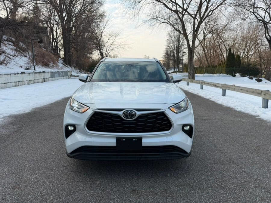 Used 2022 Toyota Highlander XLE image 12