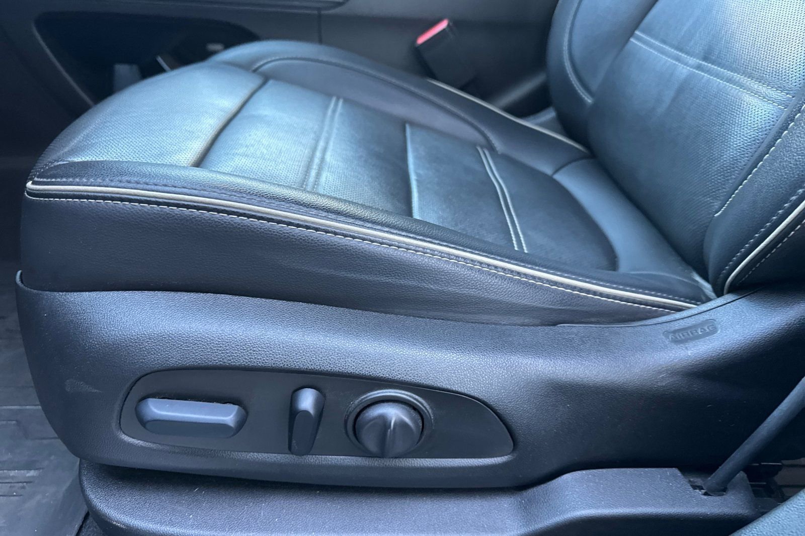 Used 2023 GMC Acadia Denali w/ Black Diamond Edition image 14