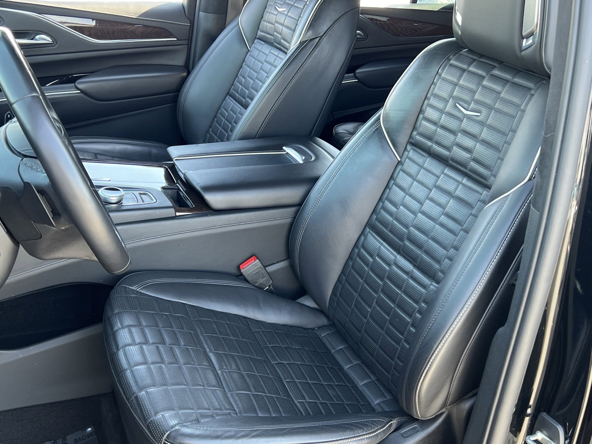 Used 2022 Cadillac Escalade Sport Platinum w/ Heavy-Duty Trailer Package image 4