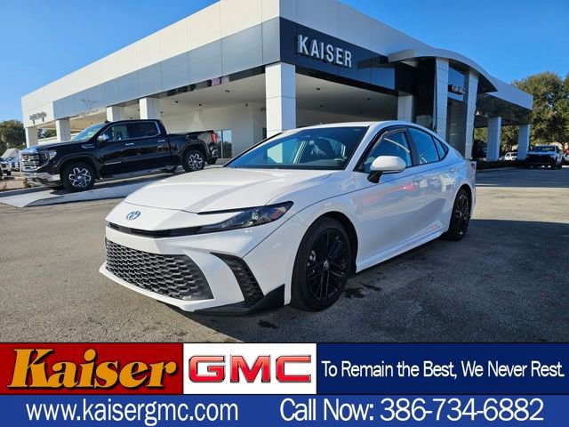 Used 2026 Toyota Camry SE image 1