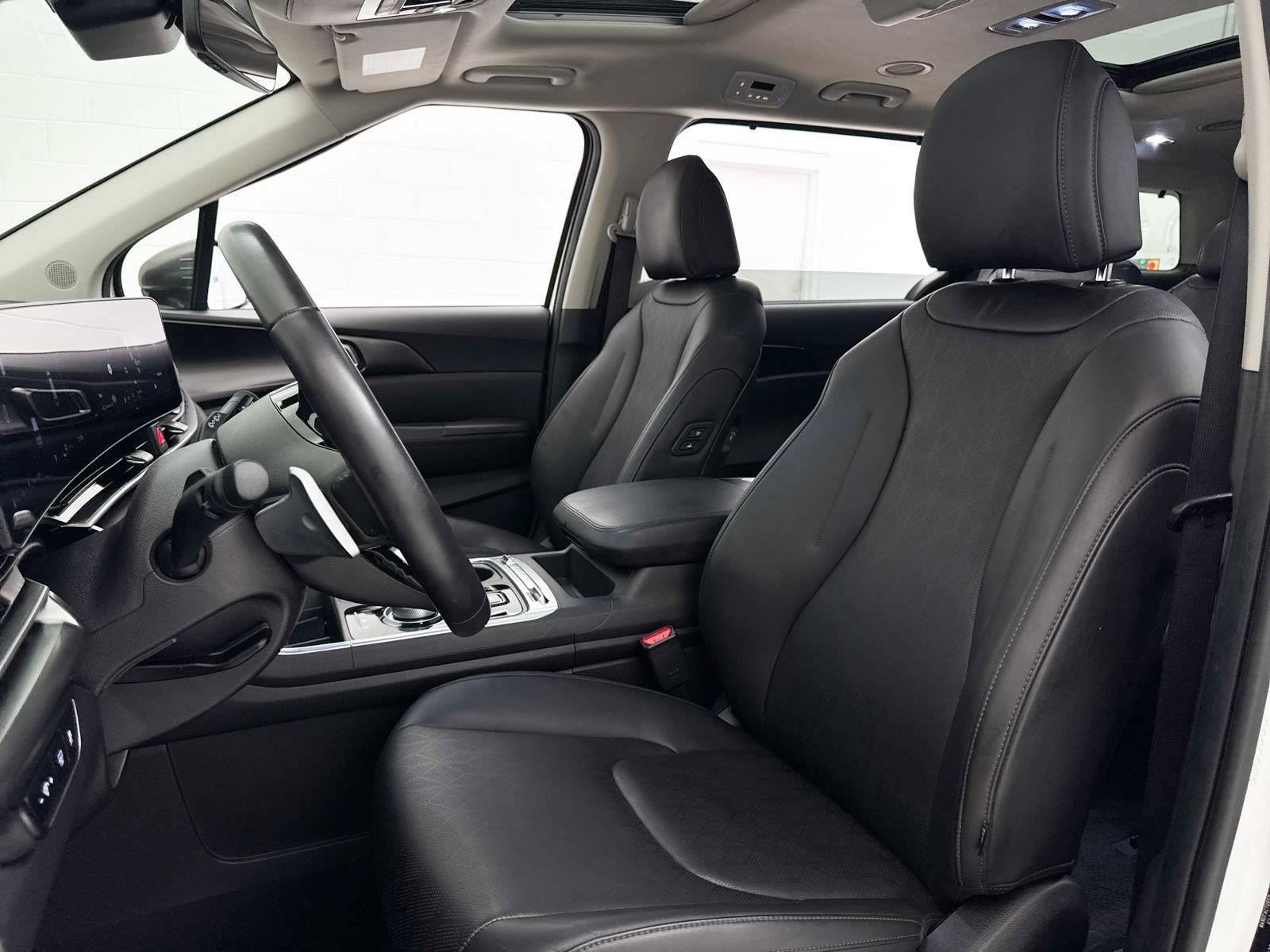 Certified 2025 Kia Carnival SX w/ SX Dark Edition Package FWD image 23