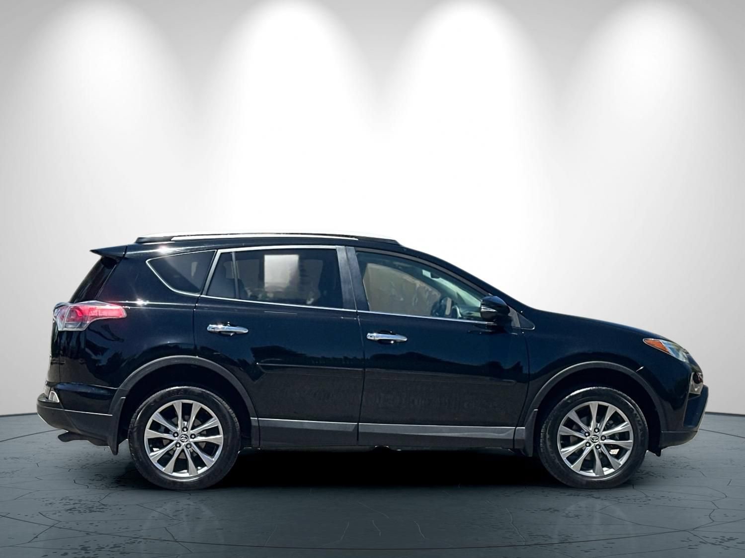 Used 2016 Toyota RAV4 Limited w/ Advanced Technology Package FWD image 3