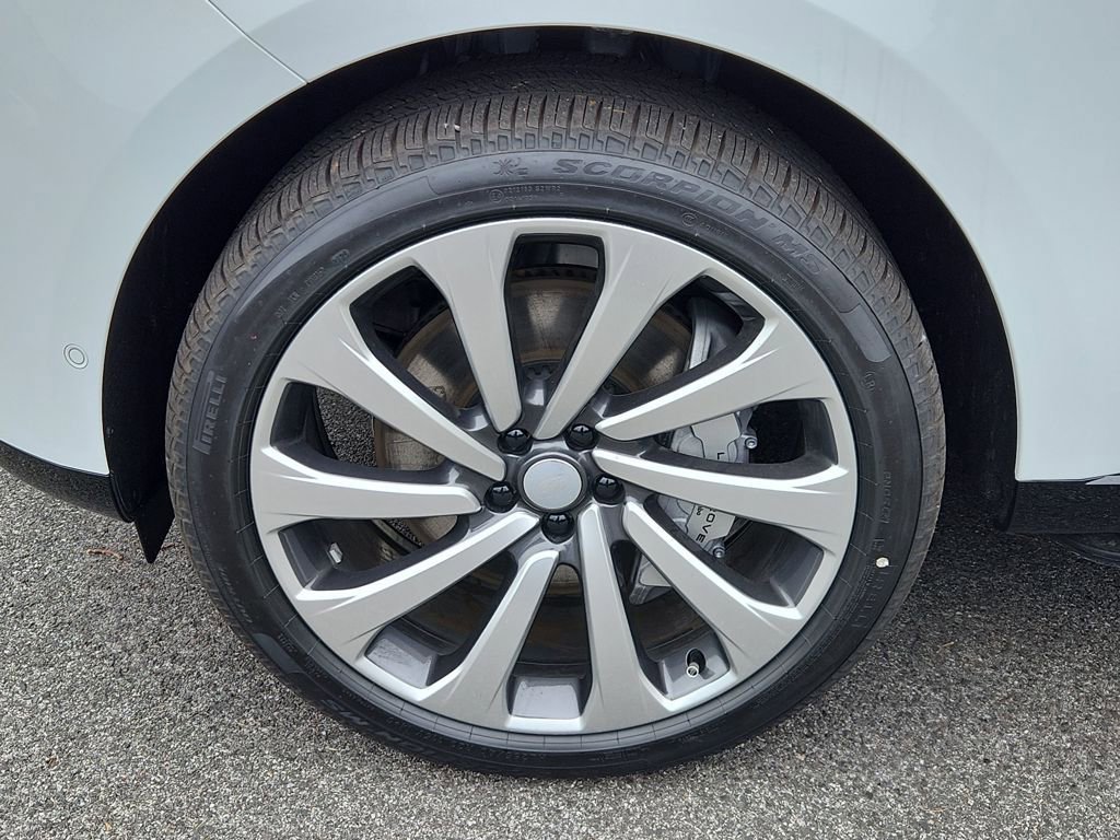 New 2025 Land Rover Range Rover Long Wheelbase SE image 9