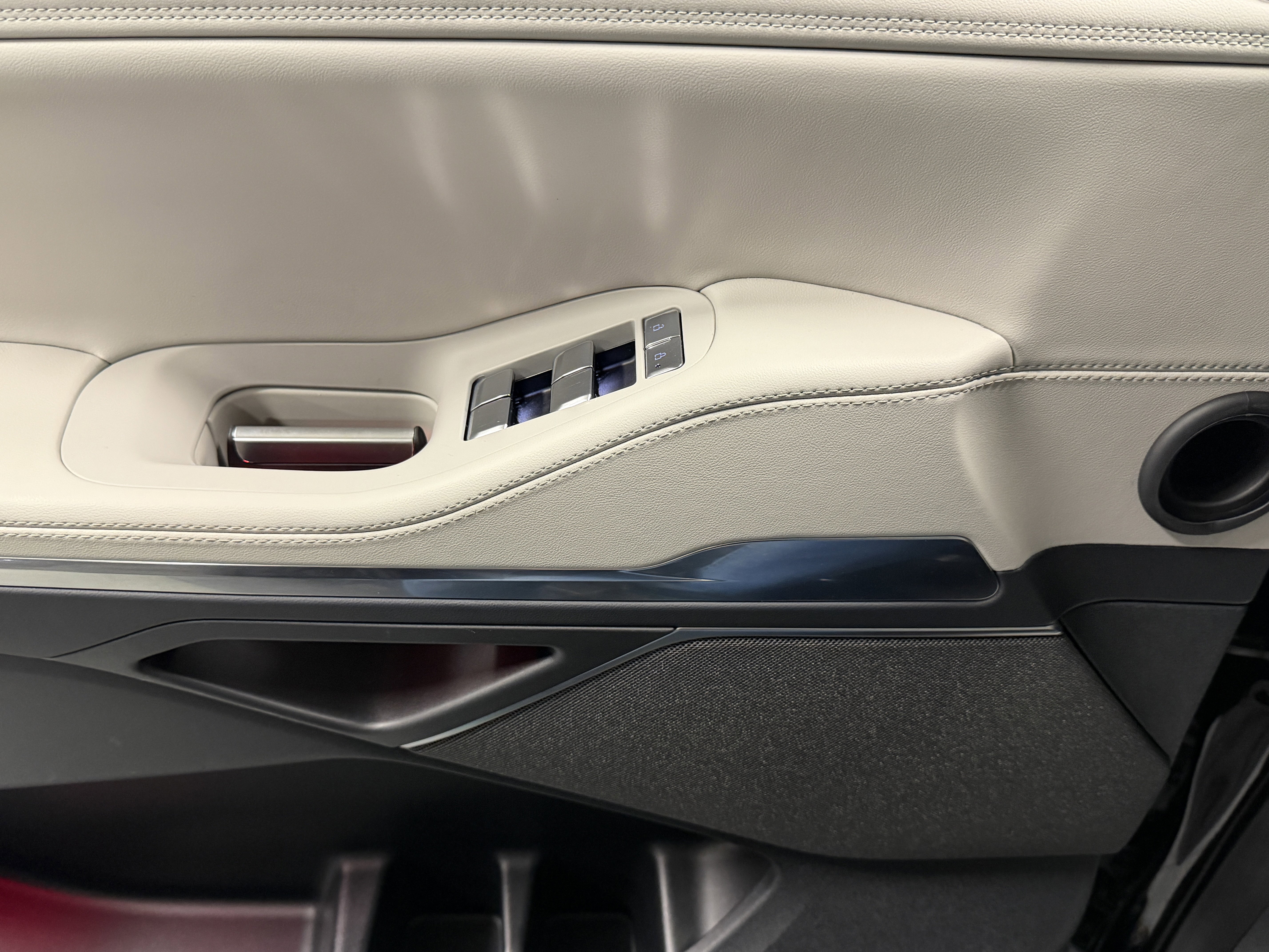 Used 2025 Lincoln Navigator Reserve image 24