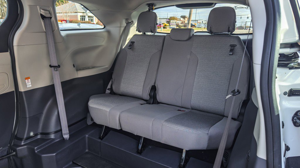Used 2024 Toyota Sienna LE image 17