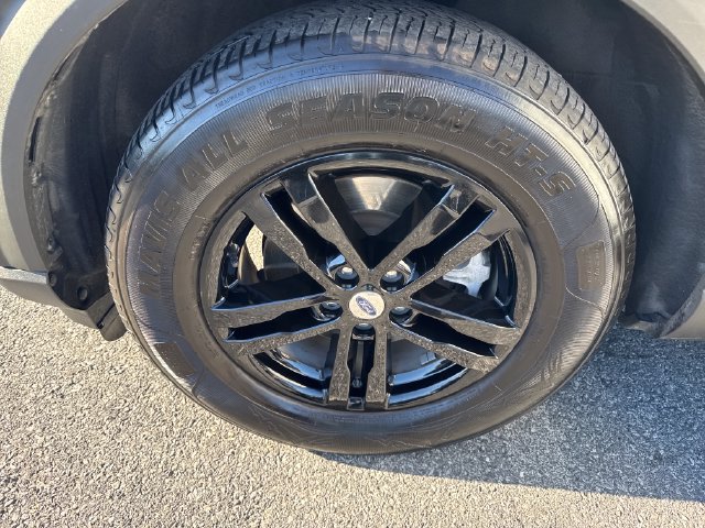 Used 2021 Ford Explorer XLT w/ Equipment Group 202A AWD/4WD image 30