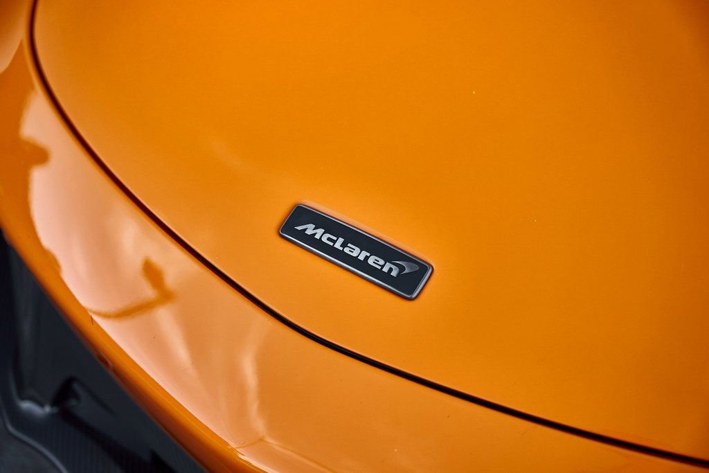 Used 2025 McLaren Artura Spider RWD image 8