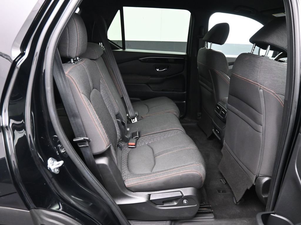 Certified 2023 Honda Pilot Sport image 24